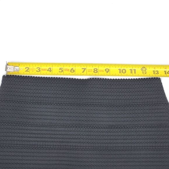 Express Scalloped Textured Pencil Straight Skirt Women's Size Small Black - Picture 4 of 7